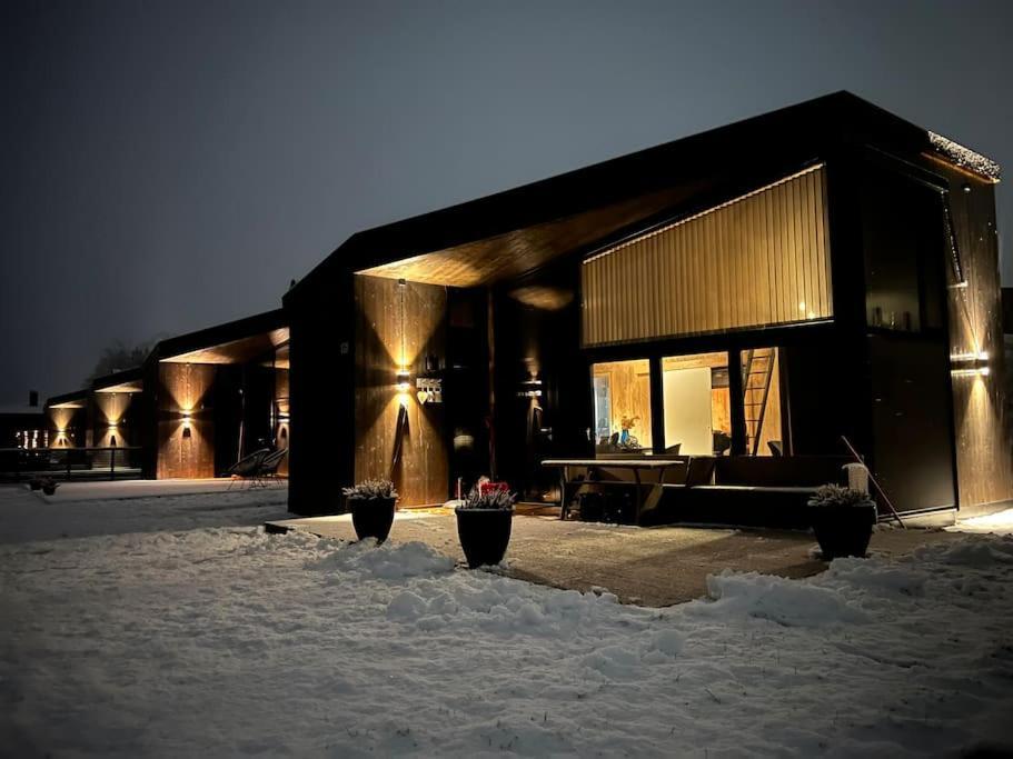 Attraktiv & Smart Funkishytte Pa Nes Strandhager. Årnes Buitenkant foto