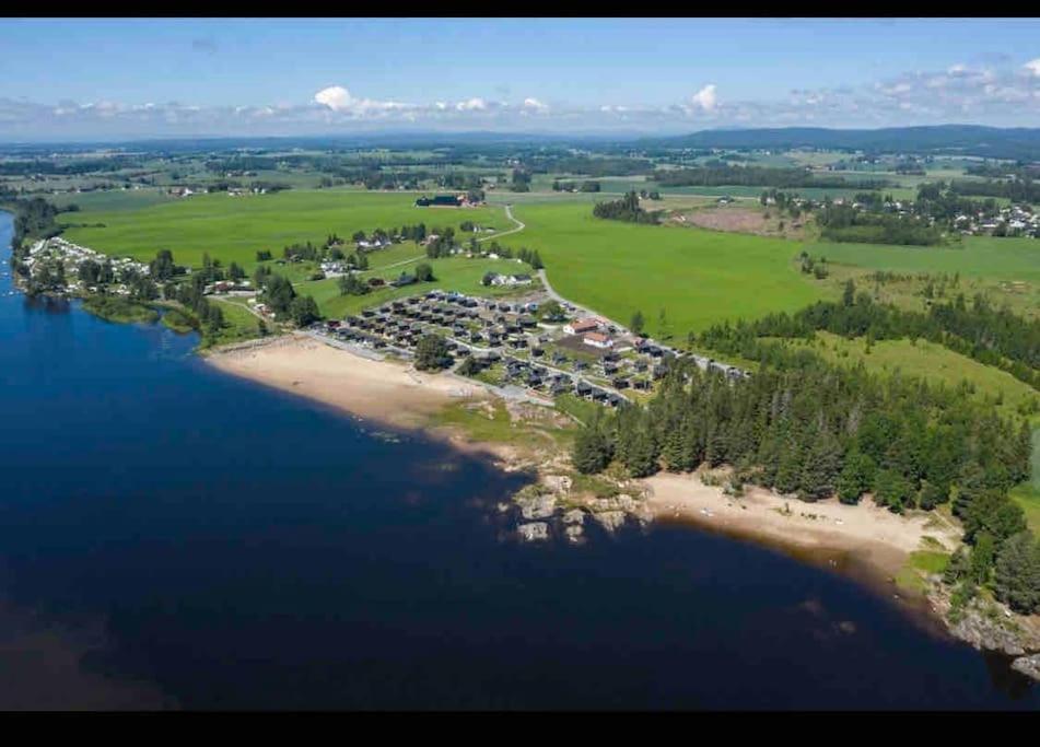 Attraktiv & Smart Funkishytte Pa Nes Strandhager. Årnes Buitenkant foto
