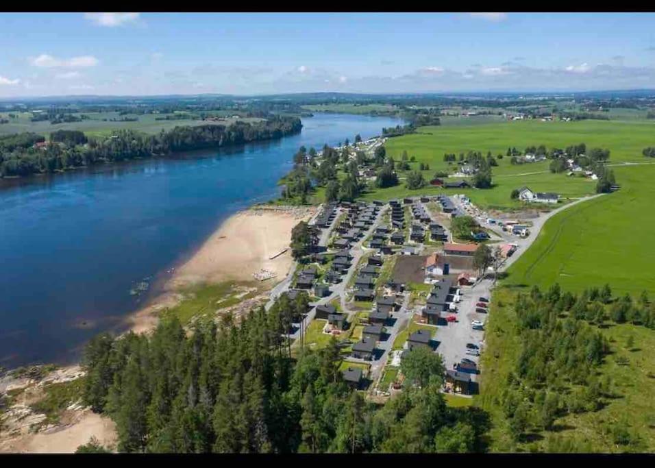 Attraktiv & Smart Funkishytte Pa Nes Strandhager. Årnes Buitenkant foto