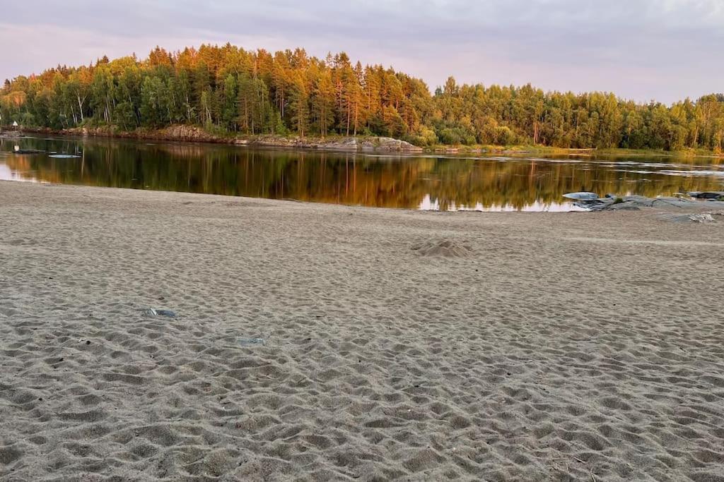 Attraktiv & Smart Funkishytte Pa Nes Strandhager. Årnes Buitenkant foto