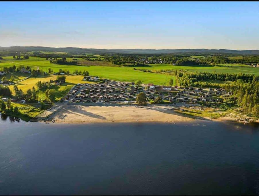 Attraktiv & Smart Funkishytte Pa Nes Strandhager. Årnes Buitenkant foto