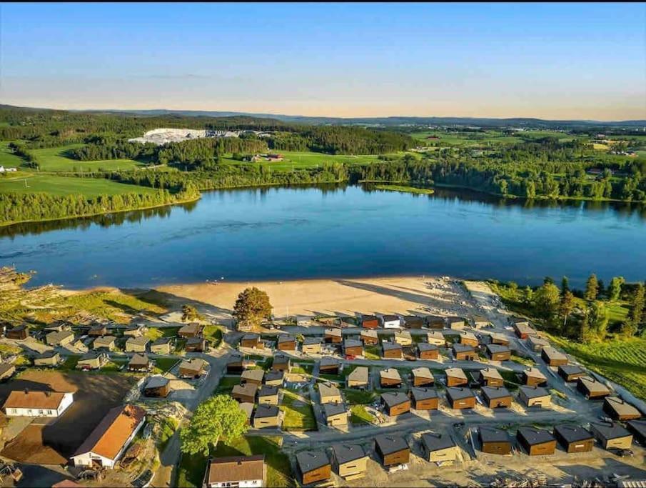 Attraktiv & Smart Funkishytte Pa Nes Strandhager. Årnes Buitenkant foto
